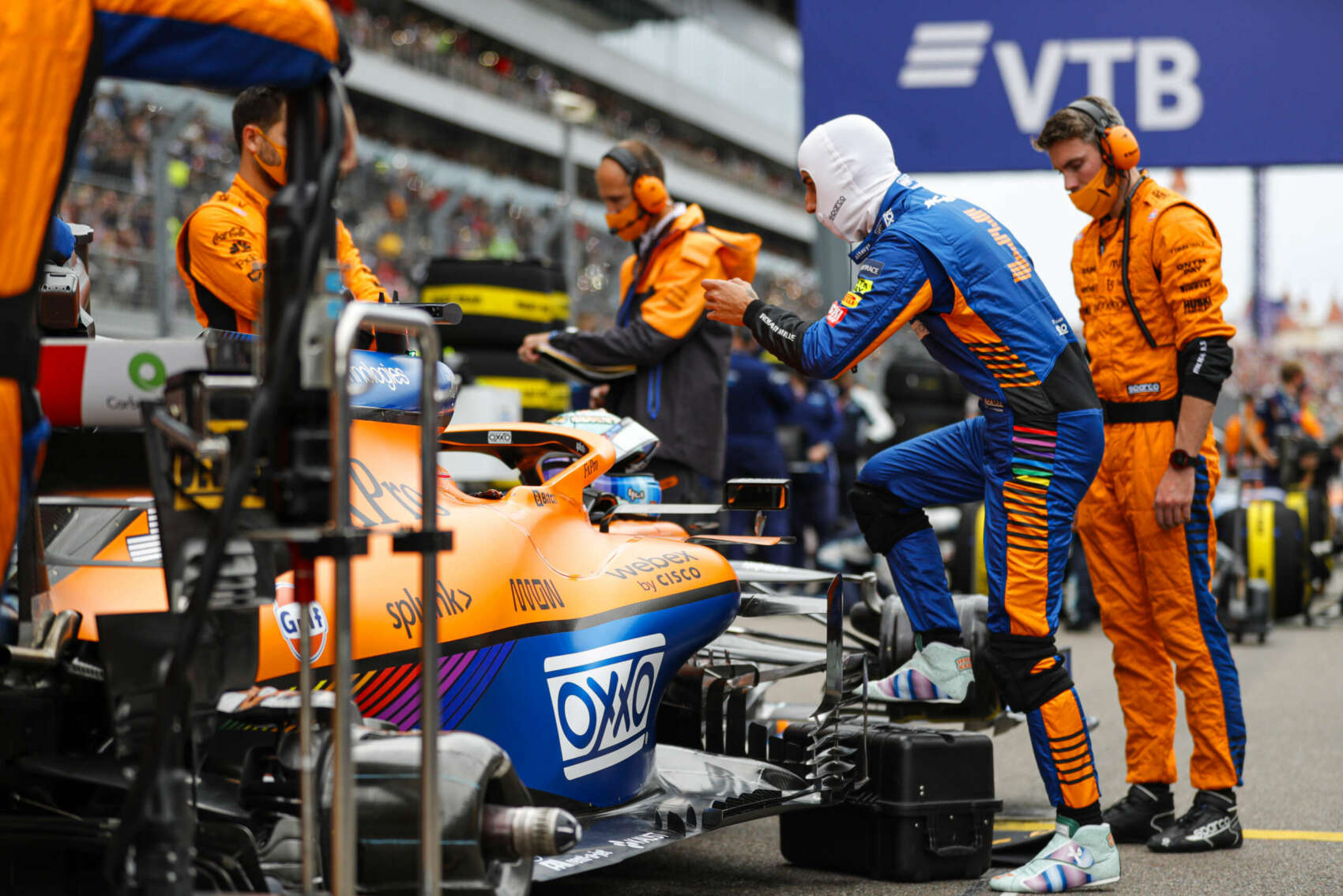 Ricciardo nem a legboldogabb a csapat stratégiai hibája miatt