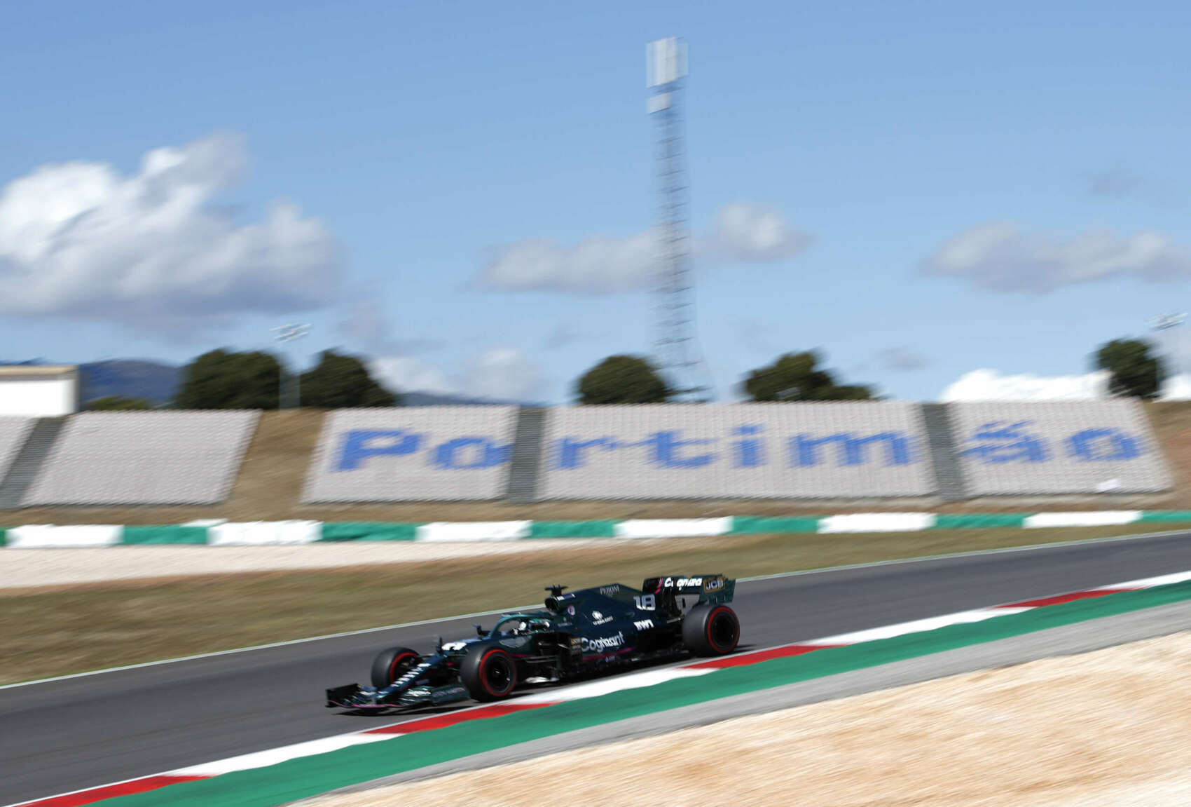 Frissítették az F1 hivatalos játékát, két újdonság is került bele