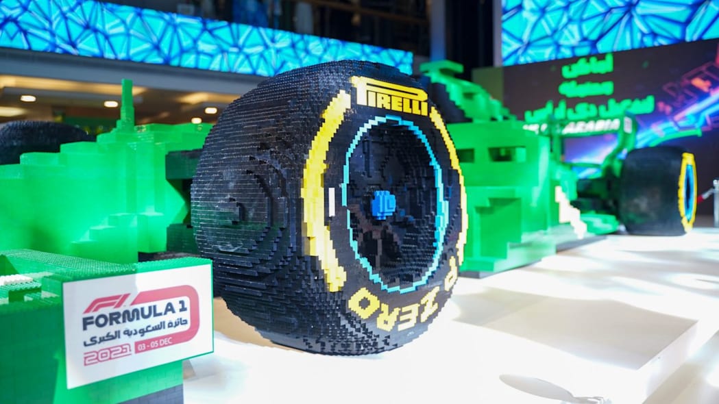 Így épült a világ legnagyobb LEGO Forma-1-es autója – videóval!