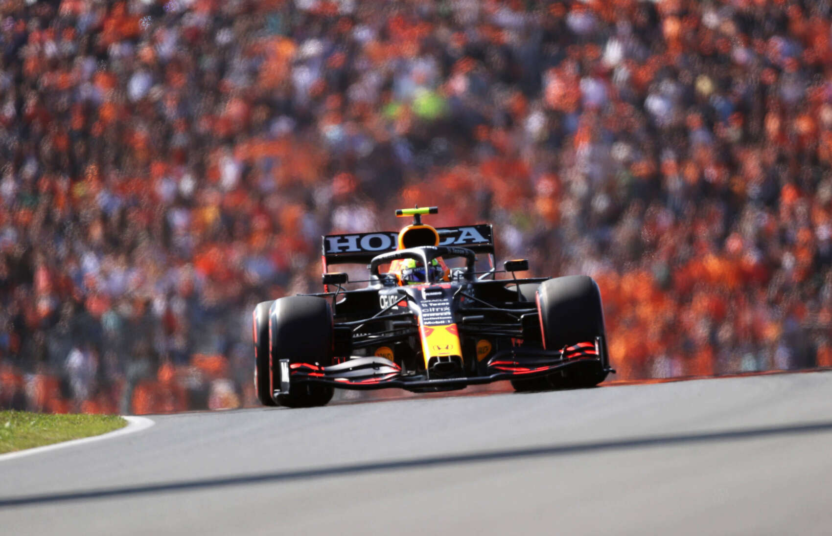 Frissítve: Pérez új erőforrást kap, csak a boxból rajtol