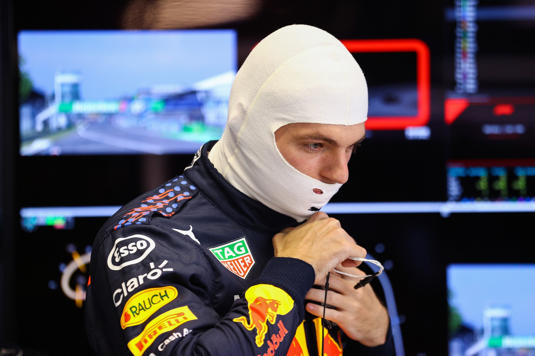 Verstappen cserél, ő is a mezőny végéről rajtol Szocsiban!