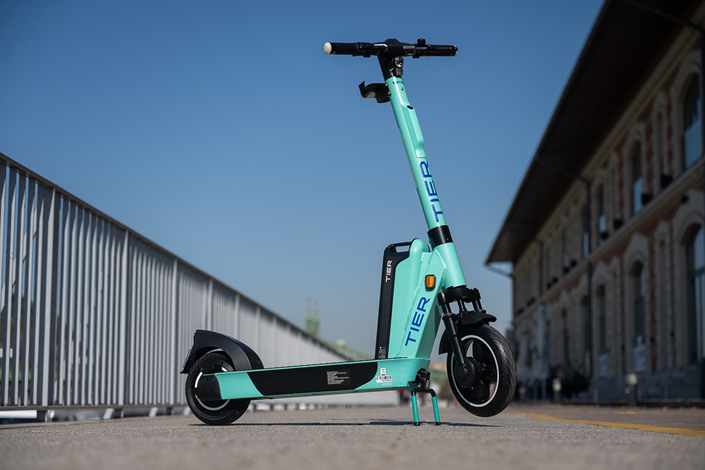 Klímasemleges elektromos rollerekkel fejleszti Budapest közlekedését a TIER