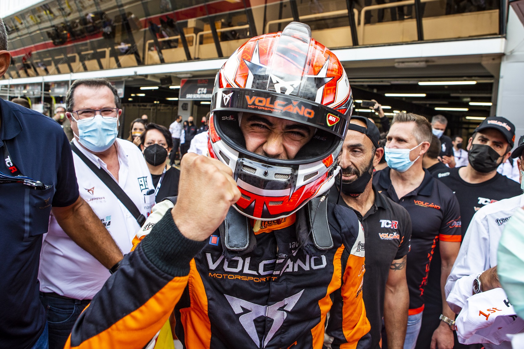 Azcona a WTCR mellett lett Európa-bajnok Barcelonában!