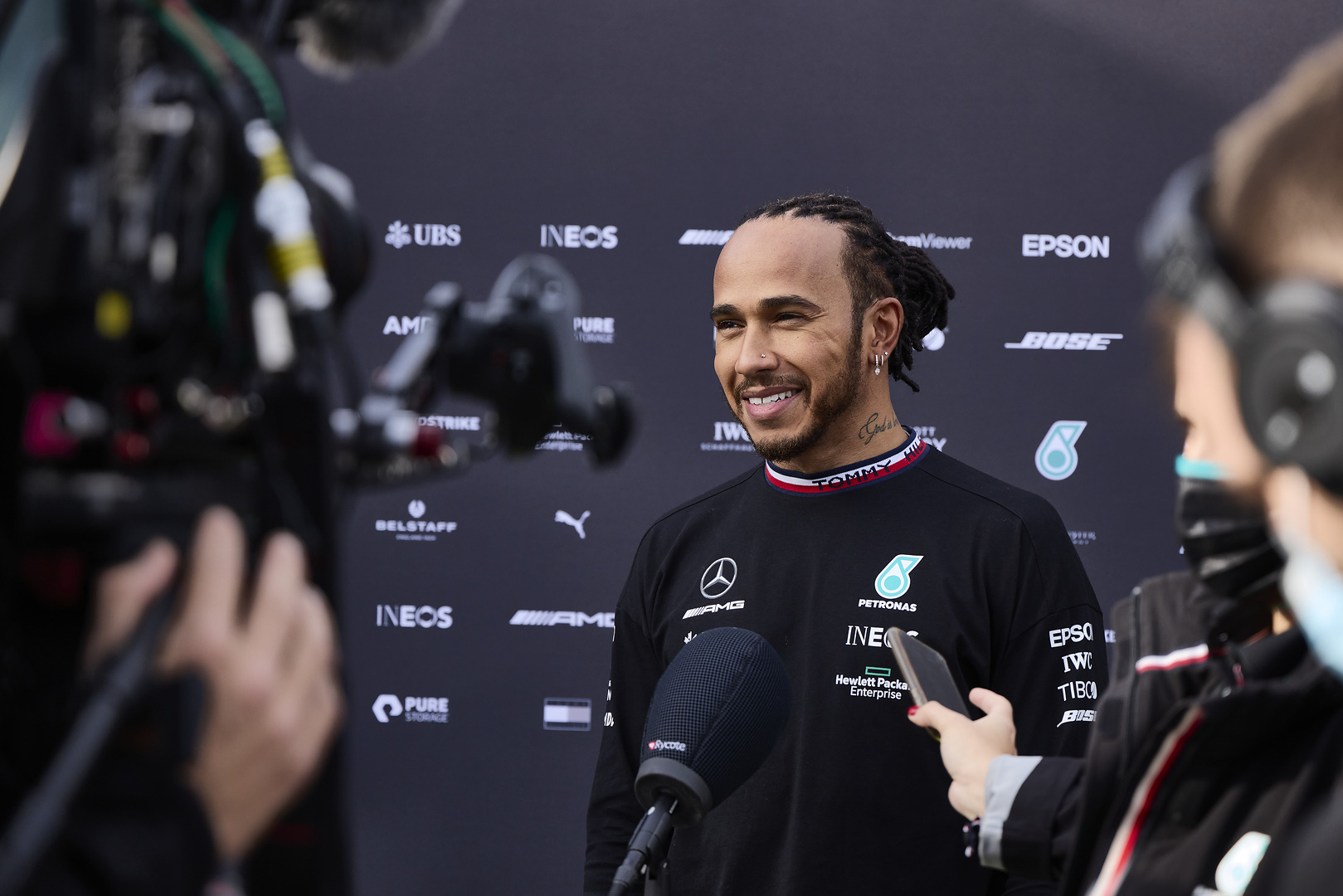 Hamilton elismerte: Szeretett volna a Ferrarinál versenyezni