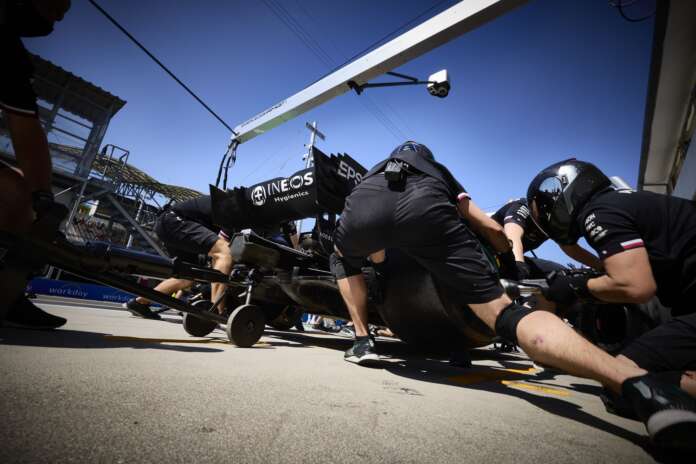 Mercedes, hátsó szárny