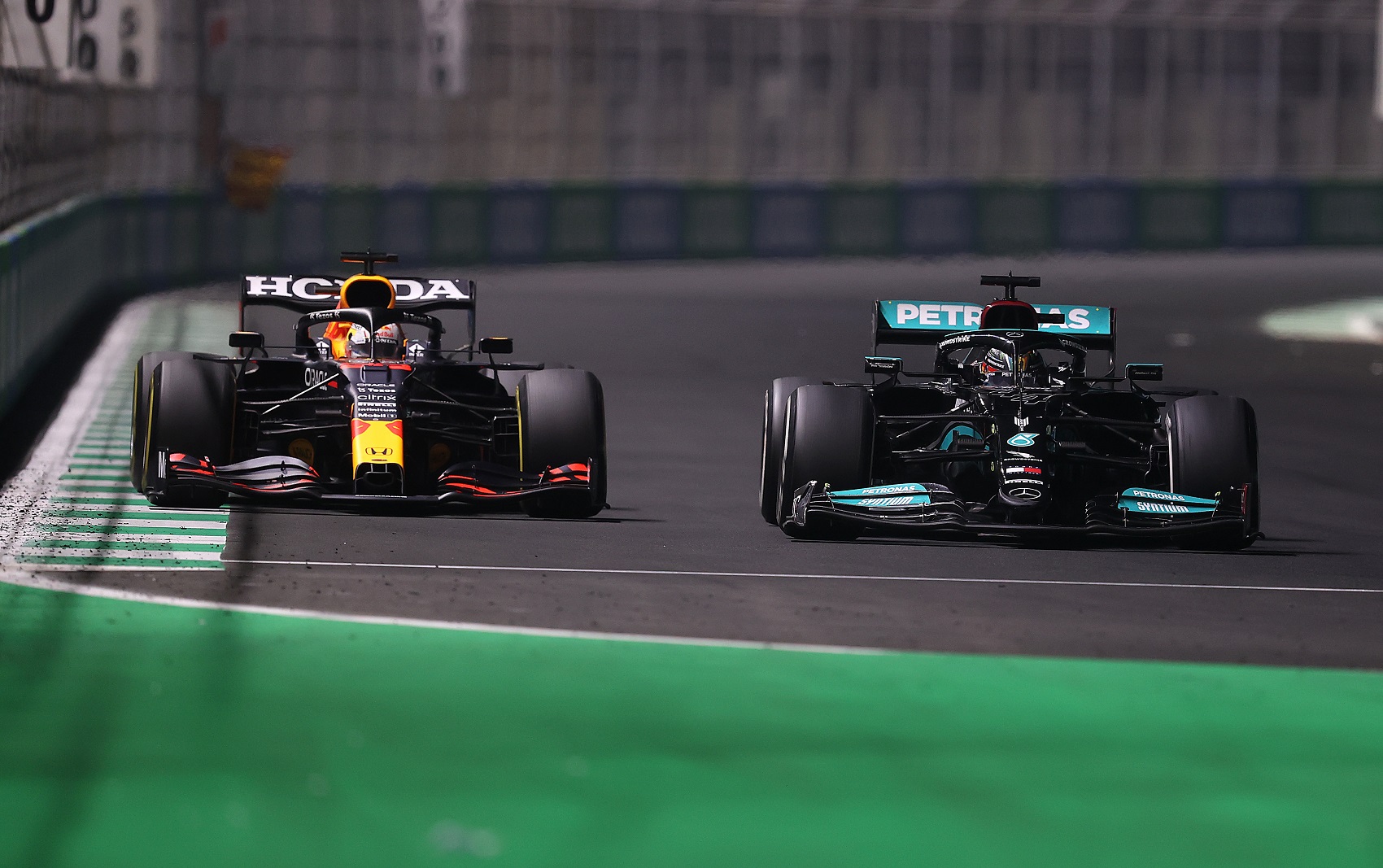 Hamilton úgy is veszíthet, ha Verstappen előtt végez Abu Dhabiban