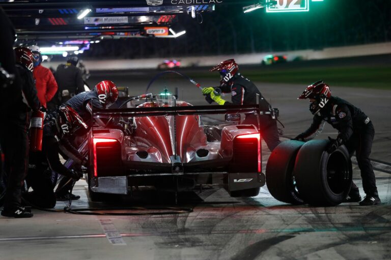 Eddig bírta a másik Ganassi Cadillac; garázsban a #02-es