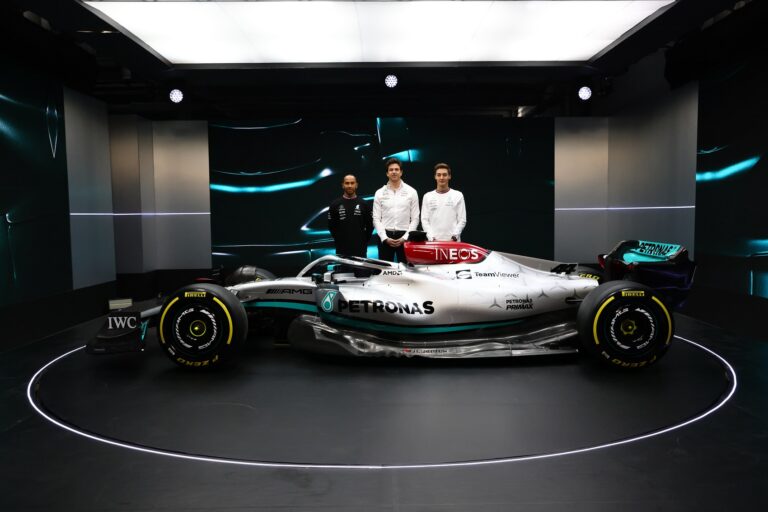 Lewis Hamilton, Toto Wolff, George Russell. Mercedes