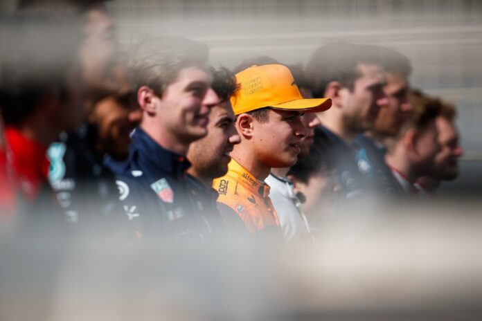 Lando Norris, Max Verstappen, Sergio Pérez, McLaren, Red Bull, grid, Forma-1, versenyzők, WhatsApp, F1, Forma-1