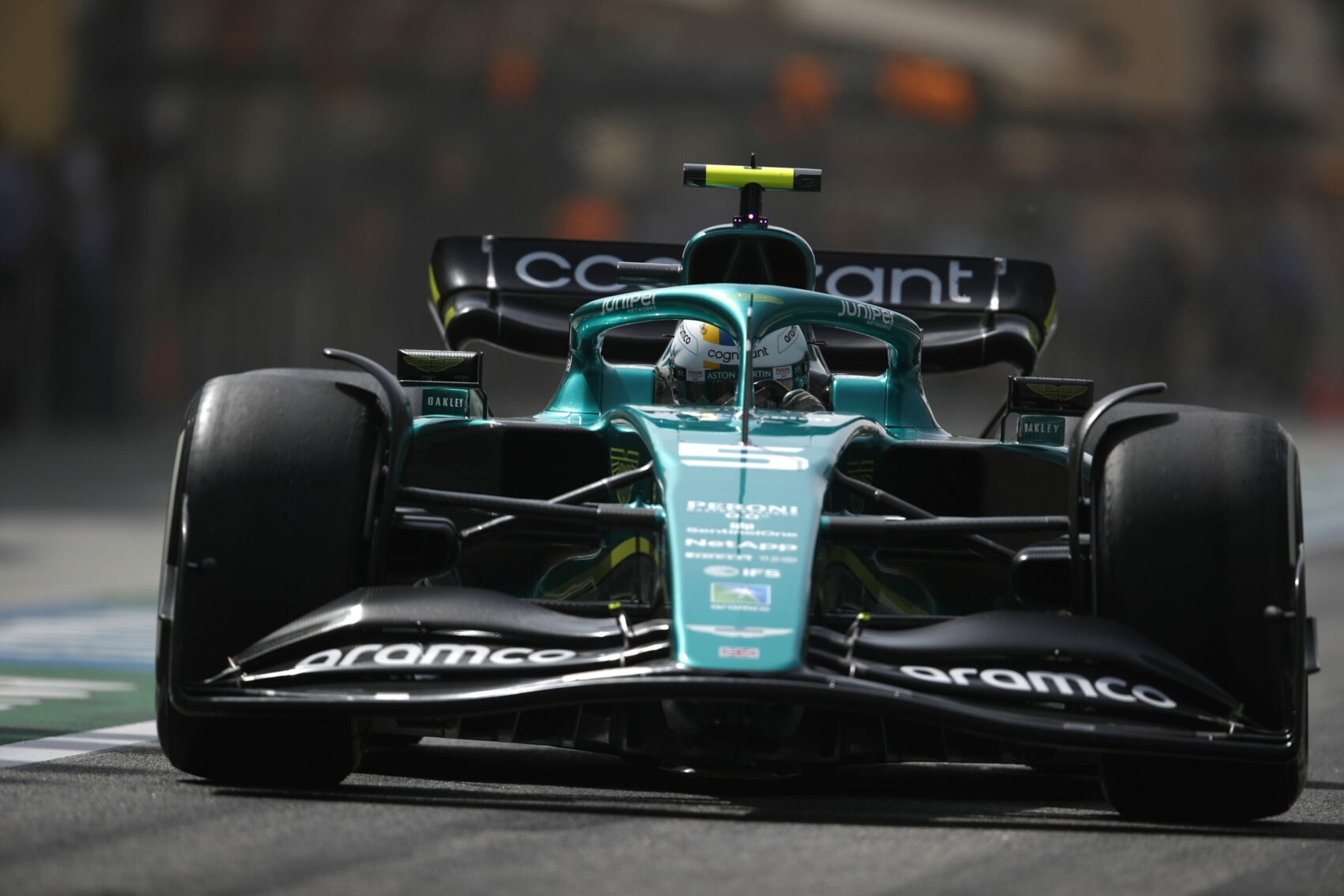 Továbbra is kérdéses Vettel Jeddah-i indulása