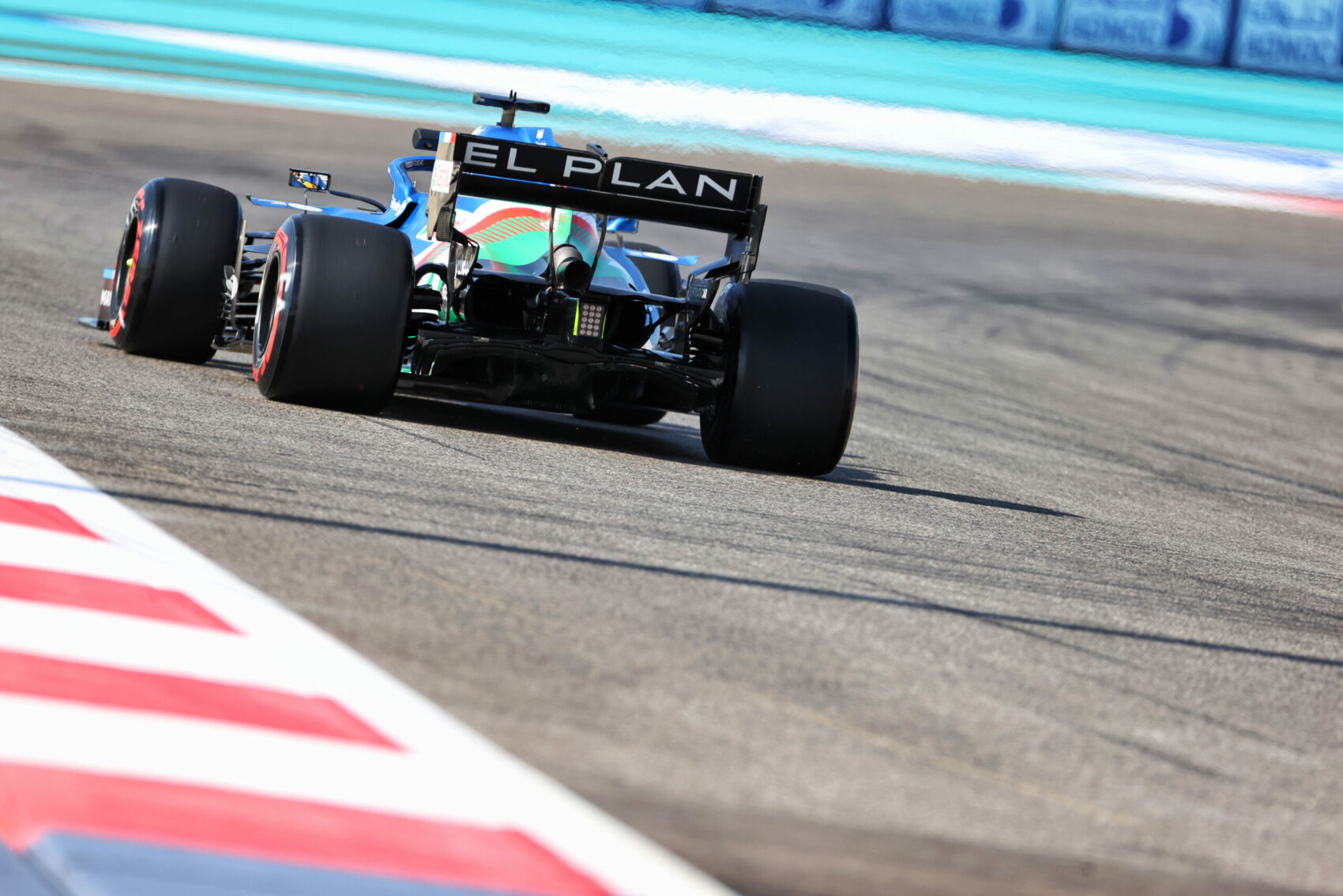 Dal készül az El Planról