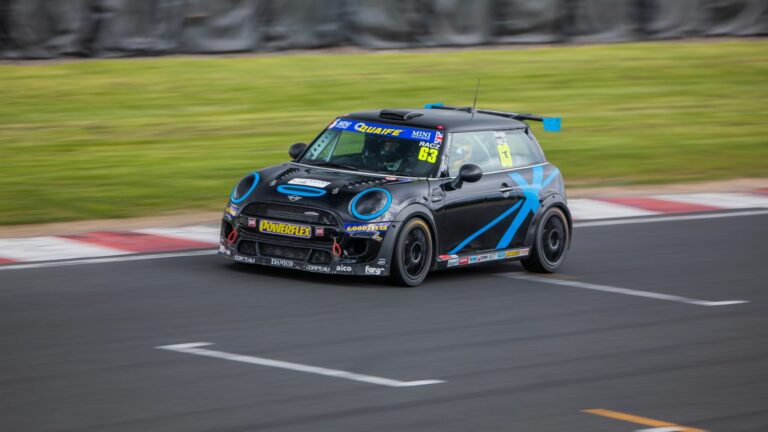 MINI CHALLENGE, Rácz Gergő, Donington Park