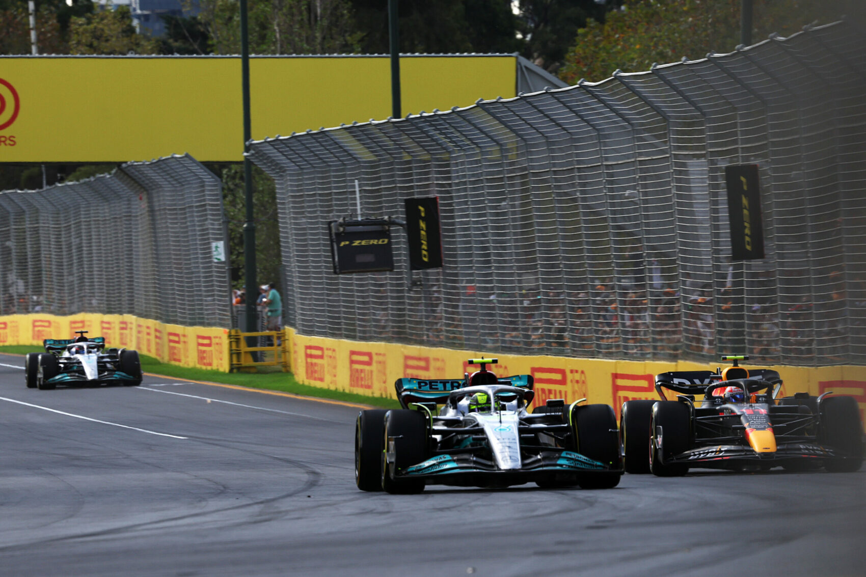 A Mercedes beismerte, ők idézték elő Hamilton kritikus rádióüzenetét