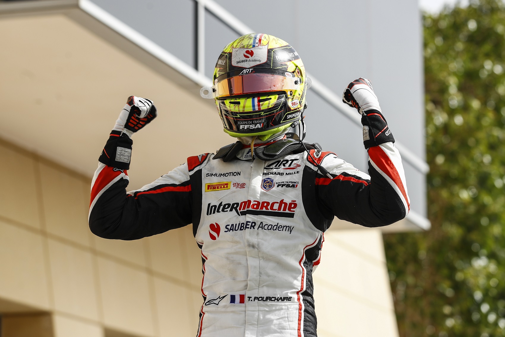 Pourchaire nyerte a balesetekkel tűzdelt főversenyt