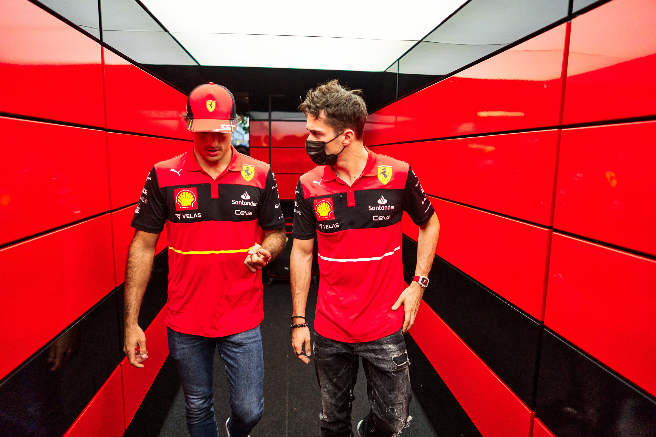 Carlos Sainz, Charles Leclerc, Ferrari, Ausztrál Nagydíj