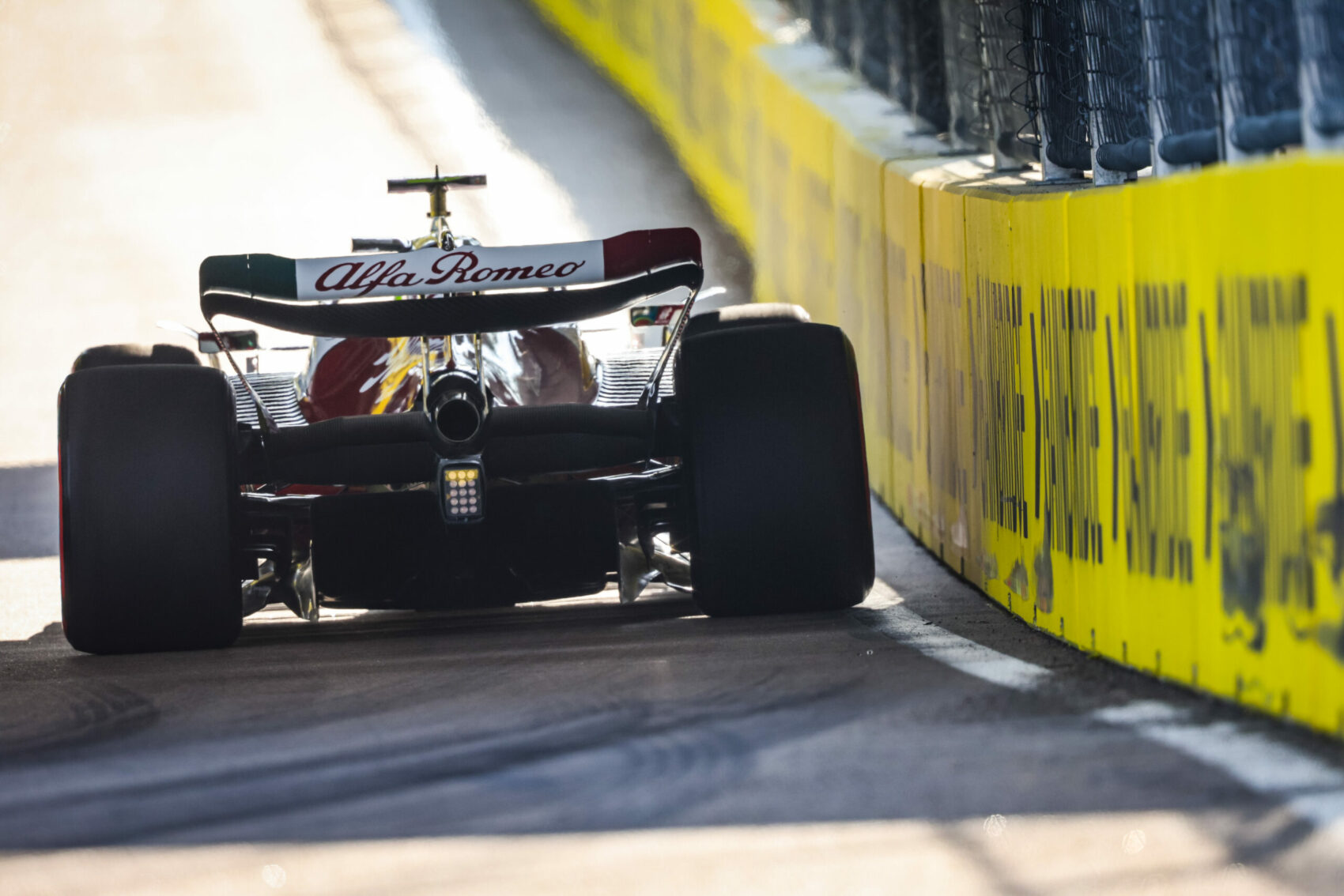 Guanyu Zhou, Alfa Romeo, Miami Nagydíj, betonfal