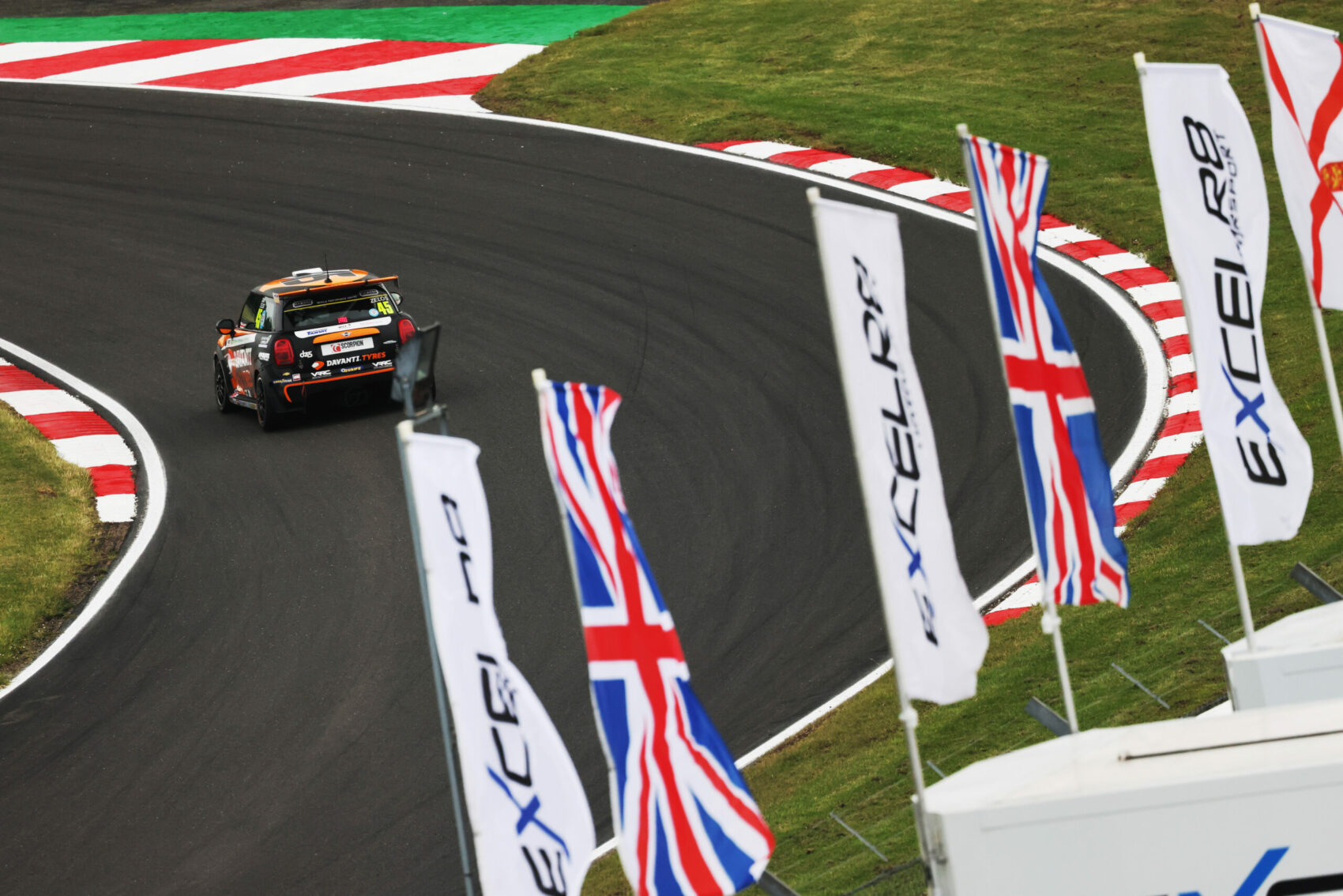 Mini Challenge, Brands Hatch