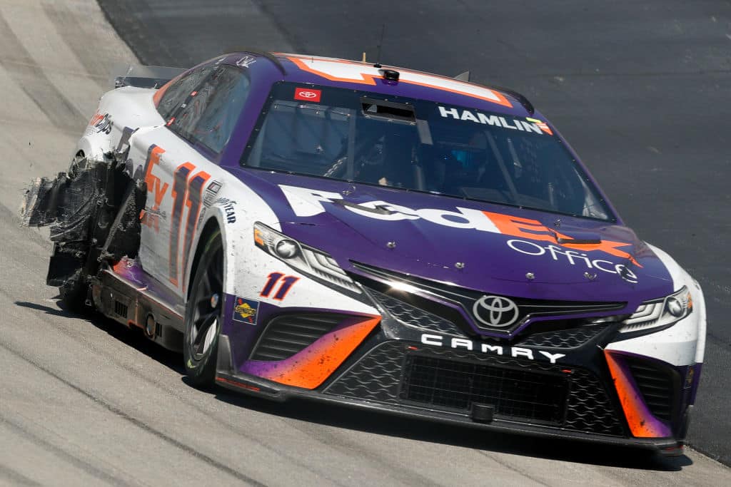 Denny Hamlin összetört autója Darlingtonban