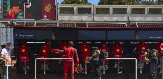 Carlos Sainz, Ferrari pitwall, mesterséges intelligencia