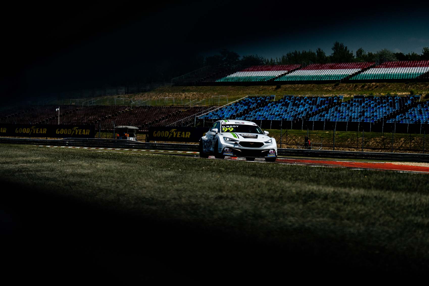 Elektromos túraautóktól a monstrum kamionokig: Fotókon a Super Racing Fesztivál