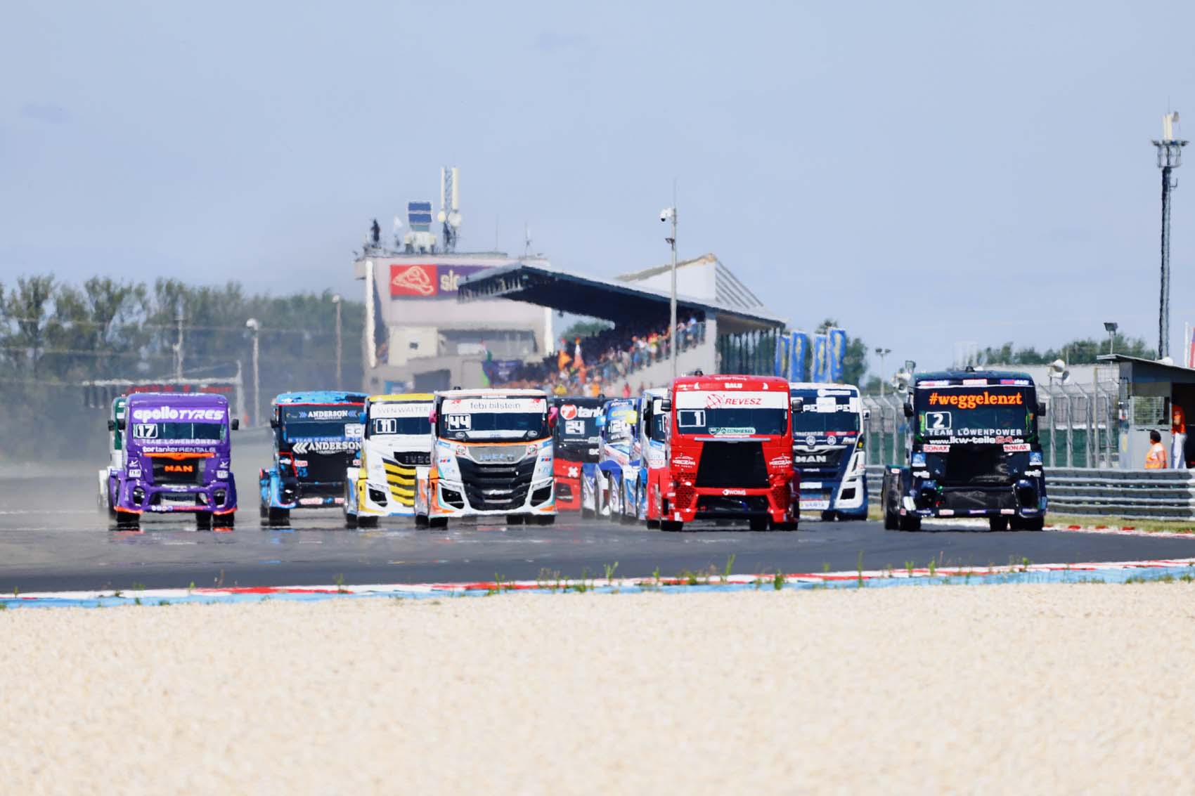 Képgaléria: Nagy port kavart a Kamion Eb mezőnye Szlovákiában