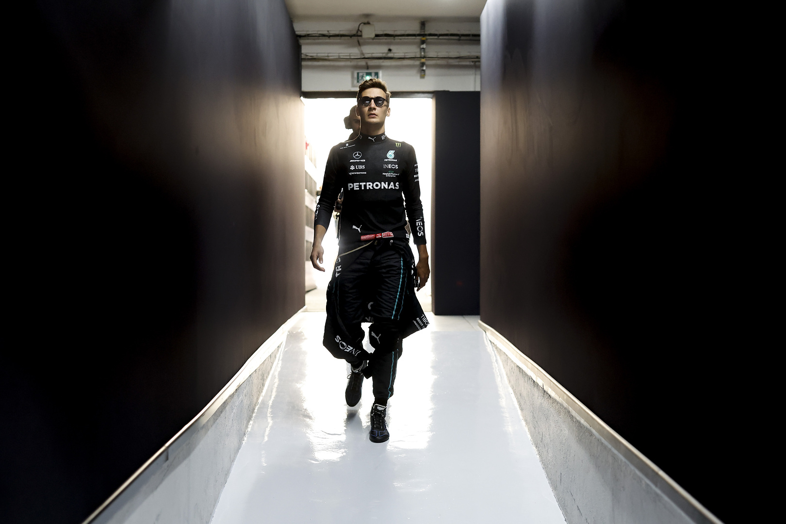 Russell bűbájos barátnőjével és a „nagyfőnökkel” nézte meg az Avatart