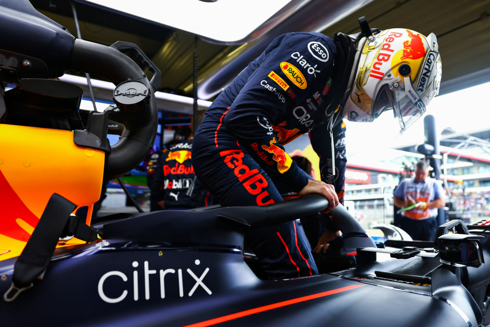 Egy AlphaTauri szárnydarab tette tönkre Verstappen futamát