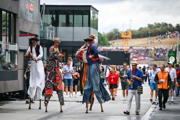 Magyar Nagyd&iacute;j, paddock