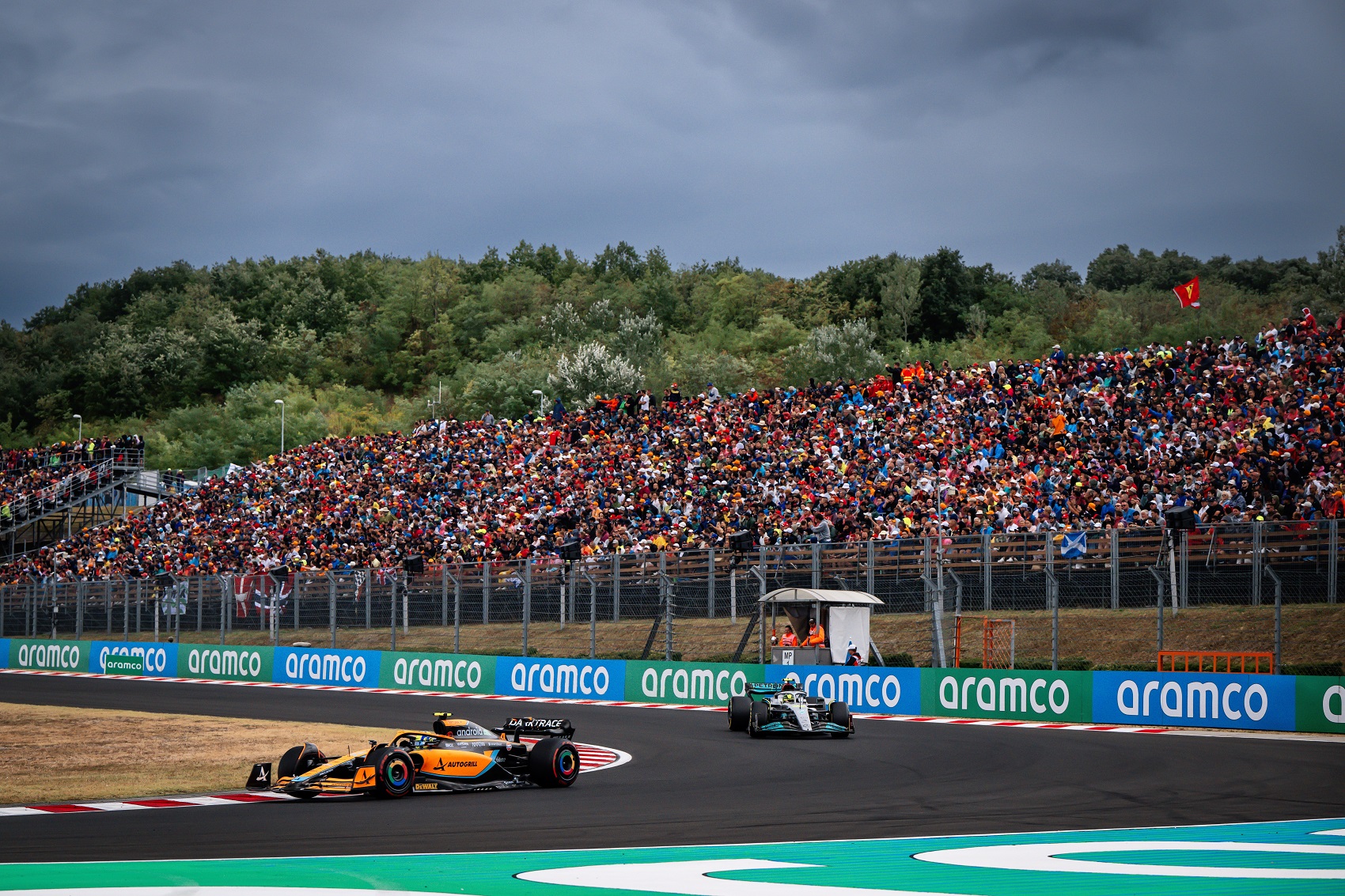 Képgaléria: Borús idő és vidám dobogósok a Magyar Nagydíjon