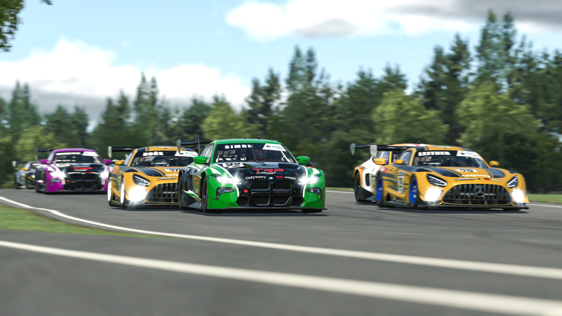 Simon nem adta alább, győzött az első futamon