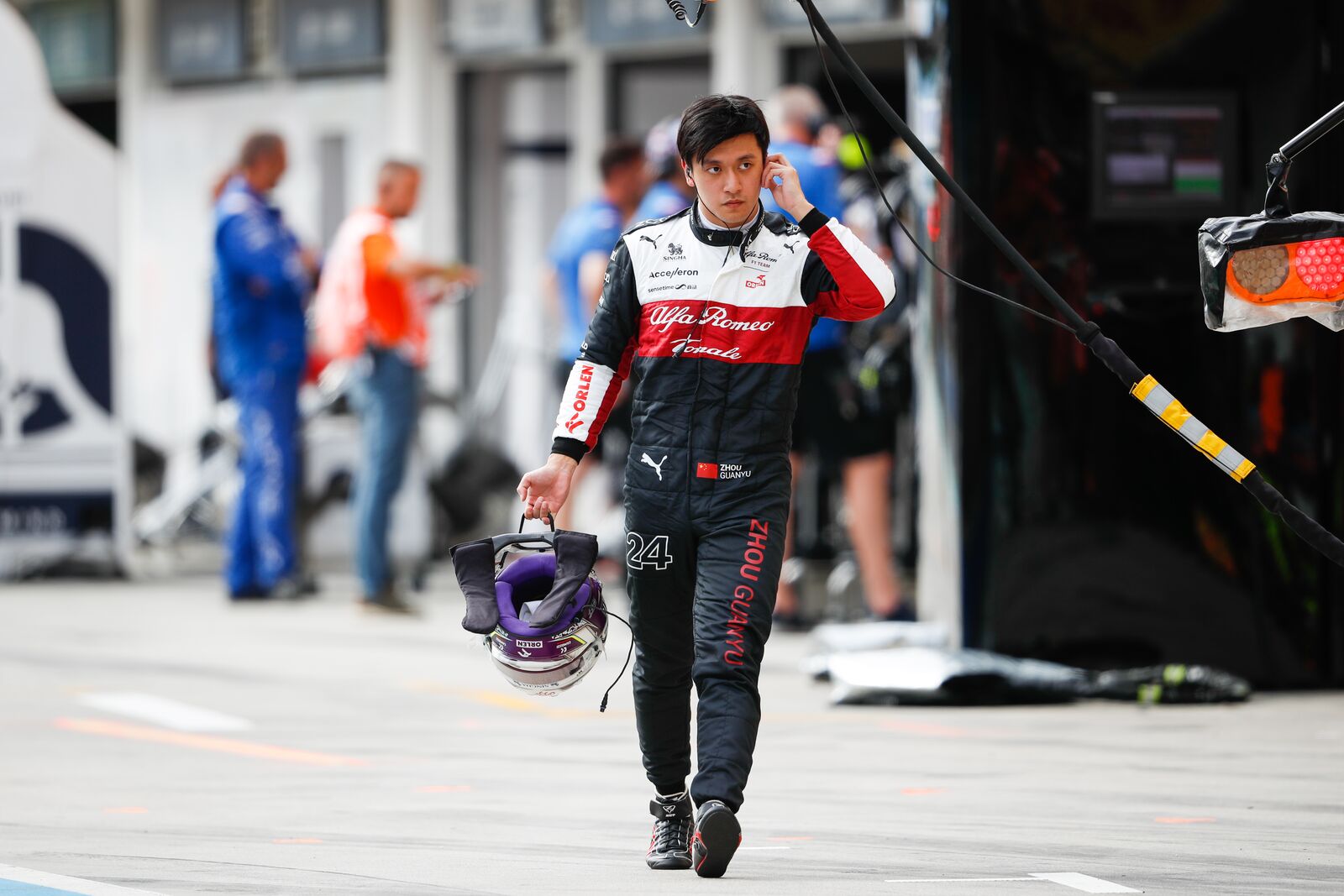 Zhou is rasszista támadások áldozata volt