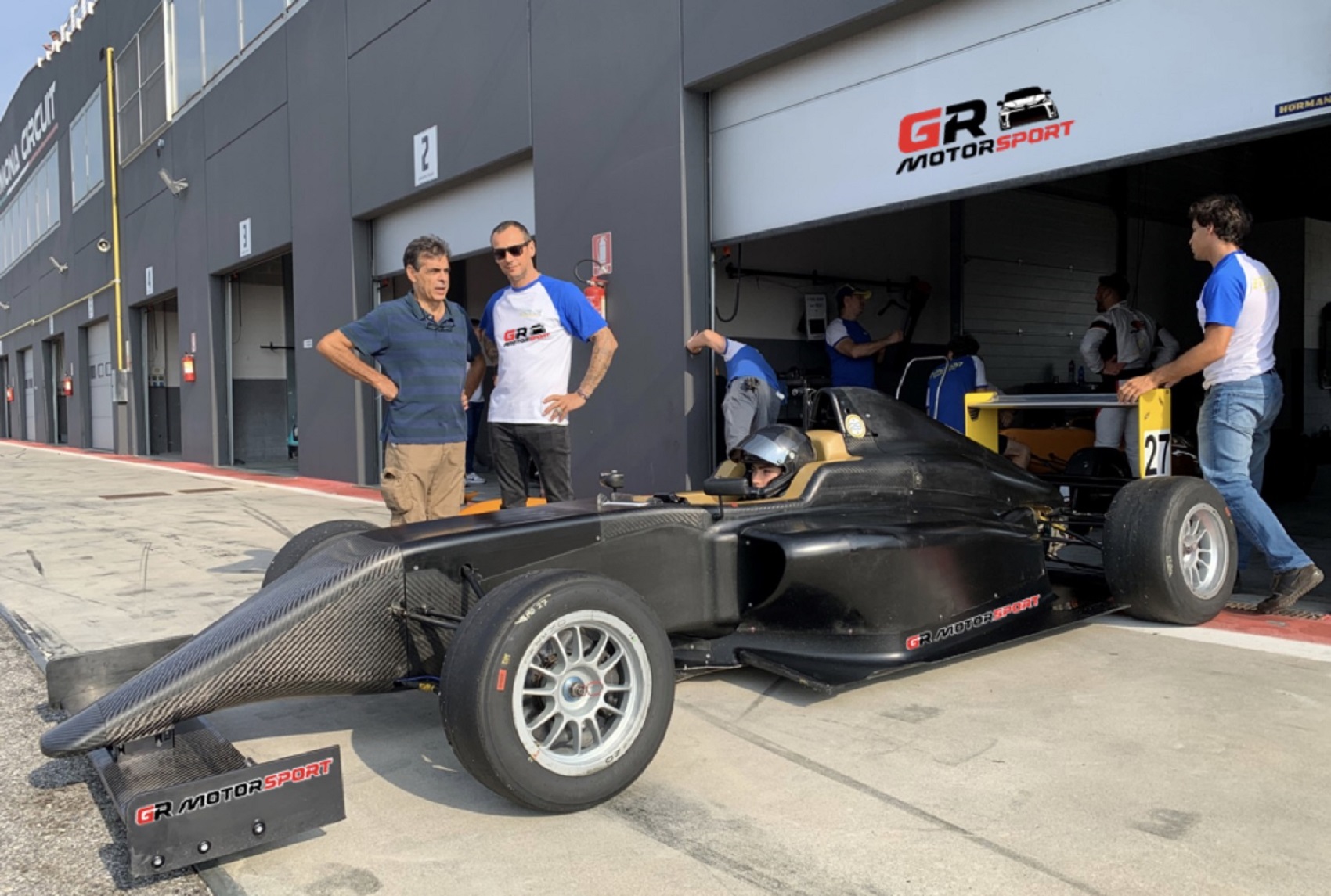 Hideg Ádám Formula 4-es autót tesztelt