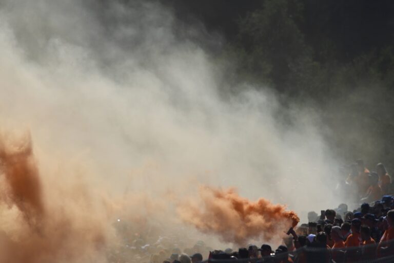 holland rajongók, fans, füstbomba