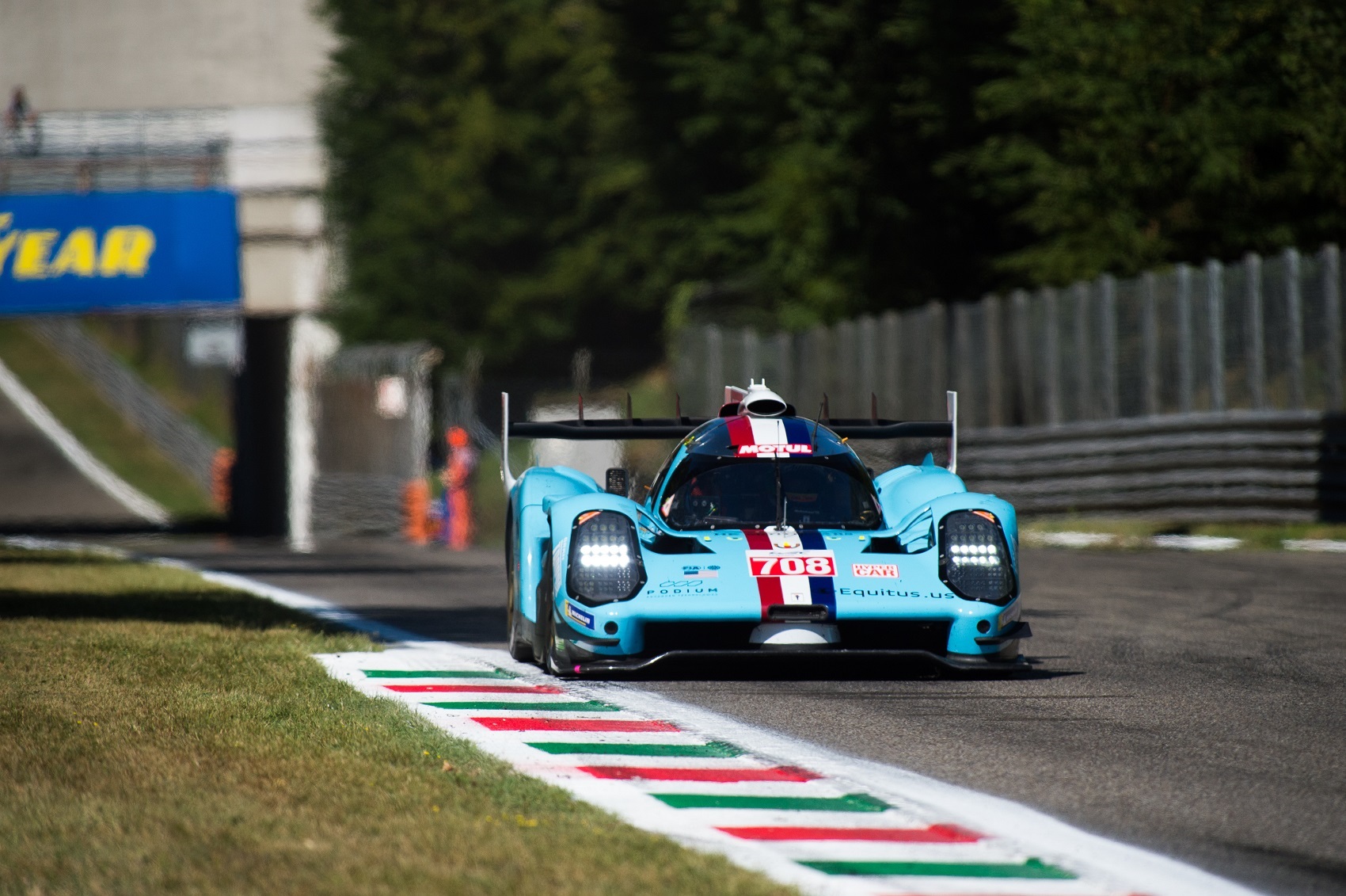 Hypercar bemutatót tartott egy „kihalt” luxusmárka