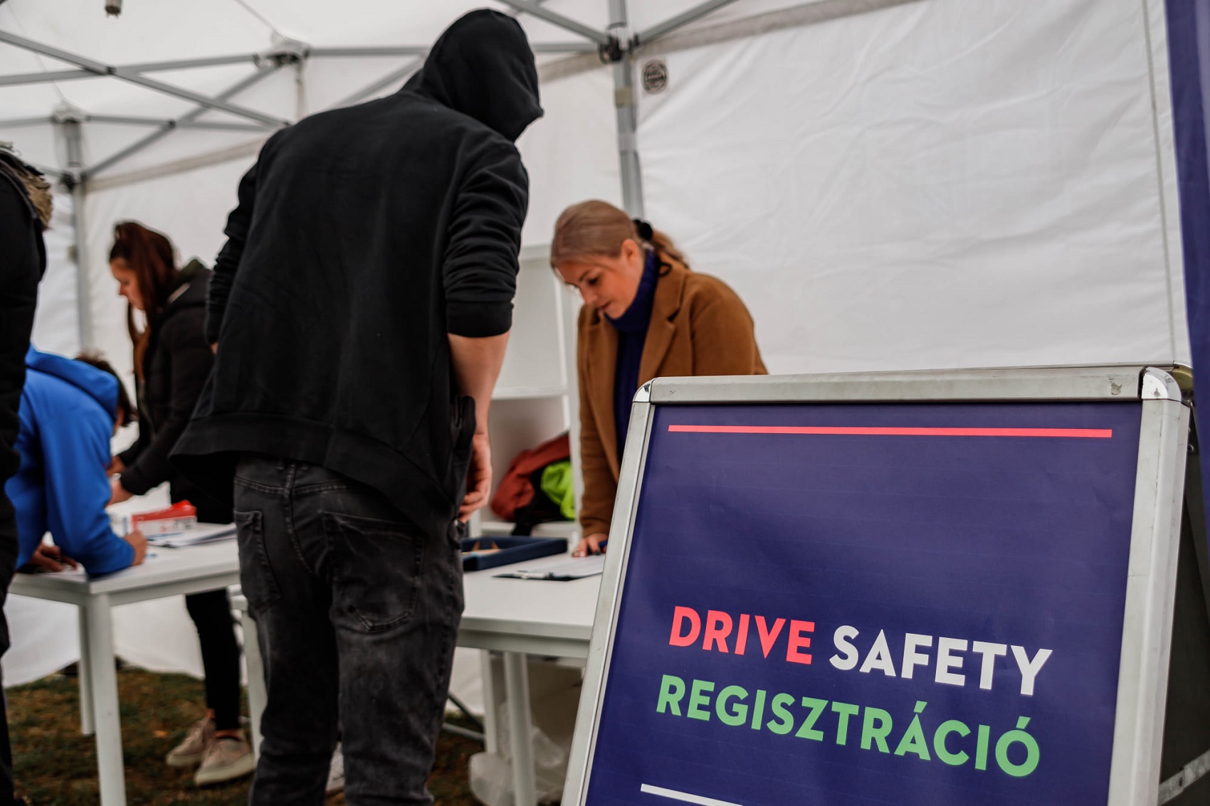 Száz autós jelentkezhet a HUMDA ingyenes vezetéstechnikai tréningjére