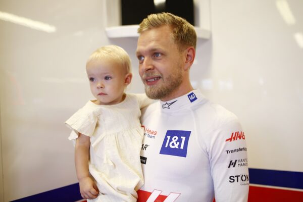 Kevin Magnussen, Laura