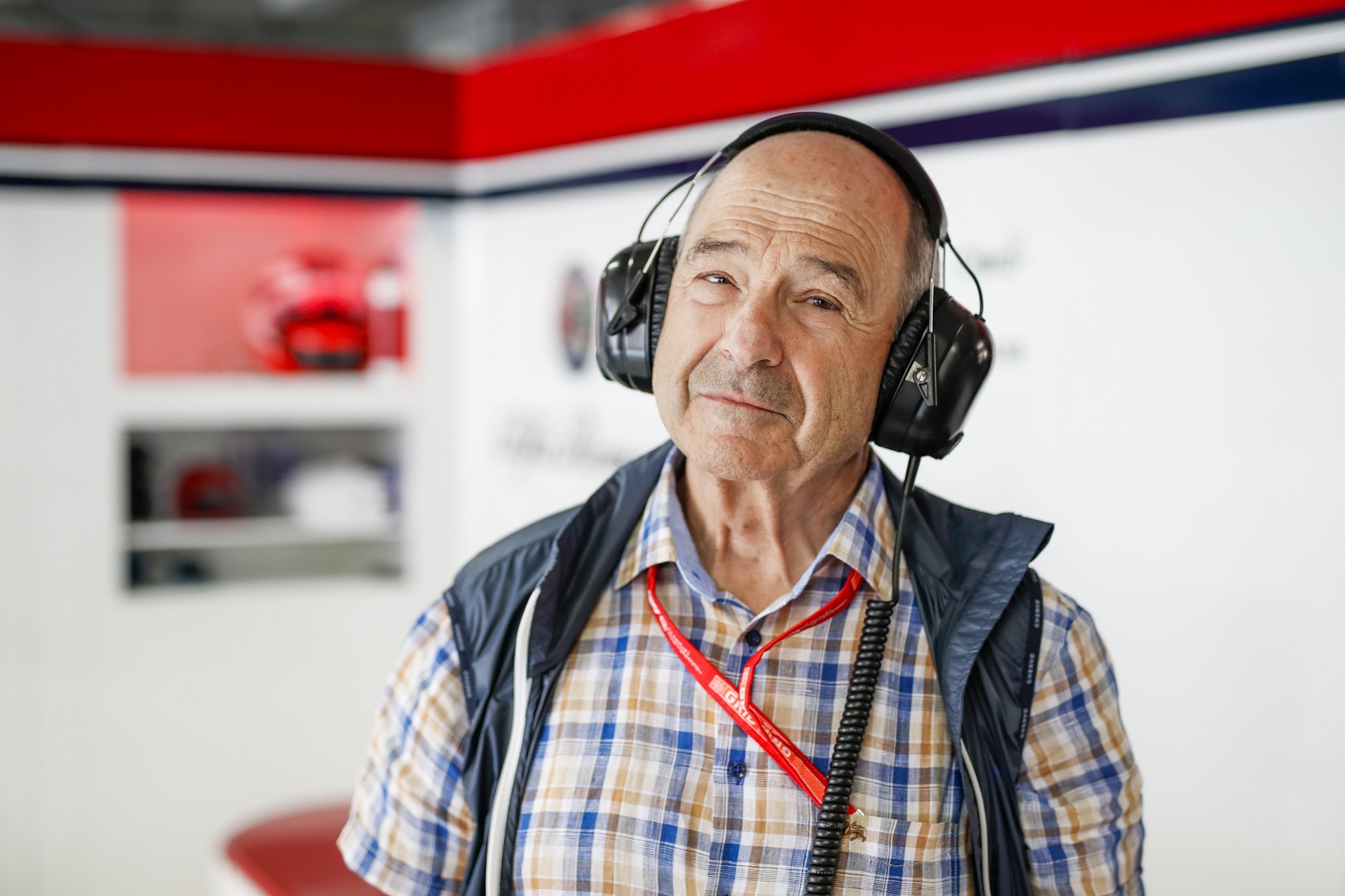 Peter Sauber mosolyog, de nem mond neveket, hogy ki lesz a csapatfőnökük