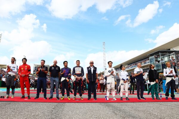 Daniel Ricciardo, Carlos Sainz, Christian Horner, Adrian Newey, Sergio Perez, Max Verstappen, Helmut Marko, Pierre Gasly, Yuki Tsunoda, Franz Tost, Sebastian Vettel, Alexander Albon, csapatfőnök