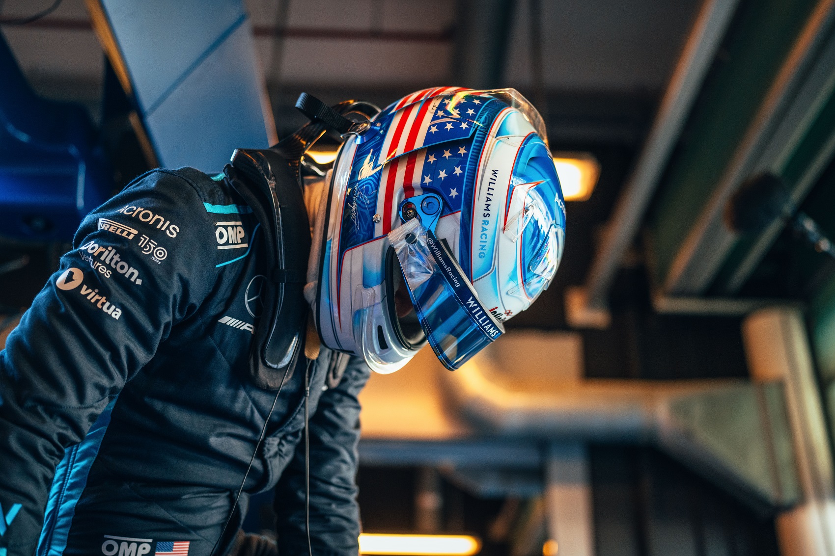 Sargeant különleges sisakot kapott csapatától