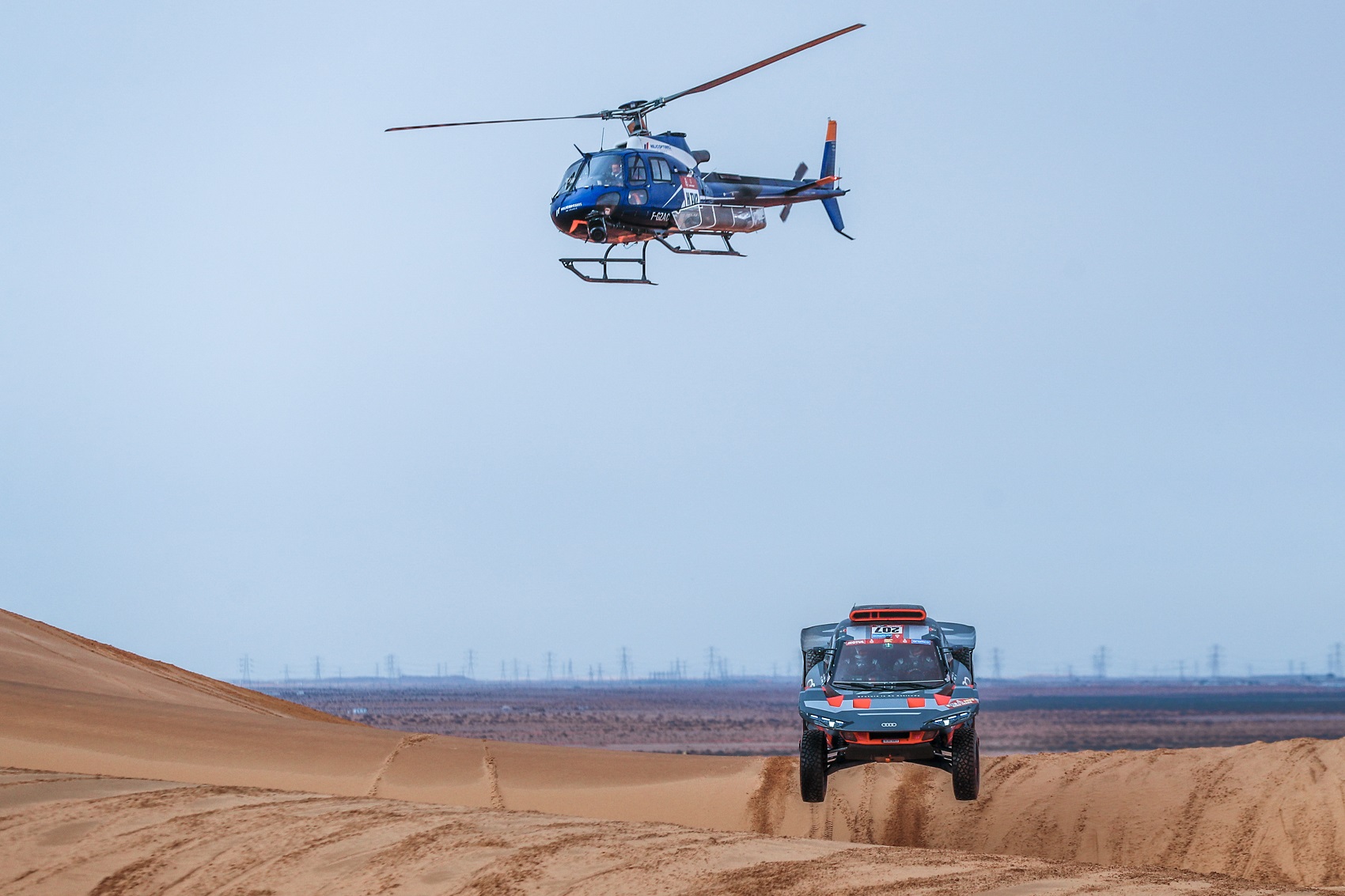 Sainz visszafordíttatta a mentőhelikoptert, majd nem sokkal később kiesett