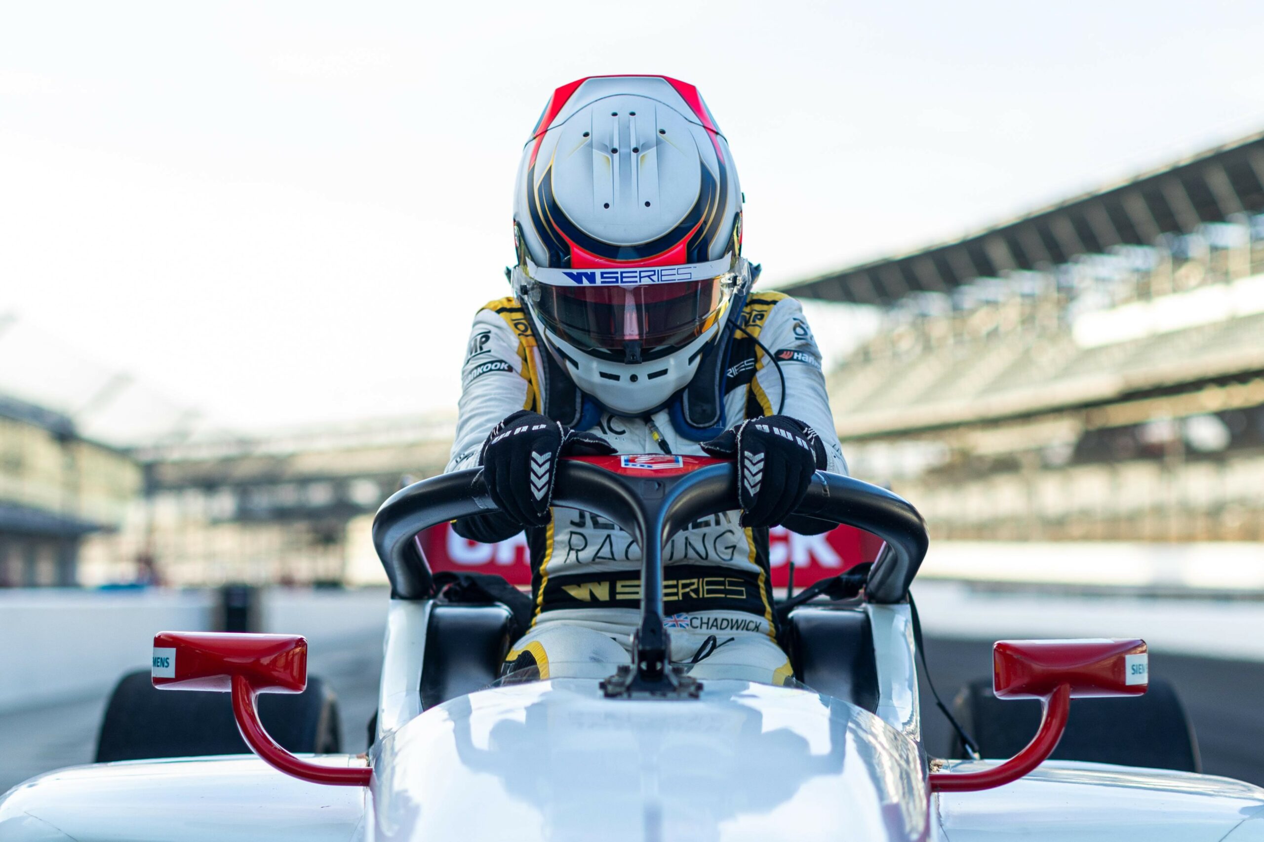 Verstappen csaja után egy versenyzőnővel korrigál a Vogue