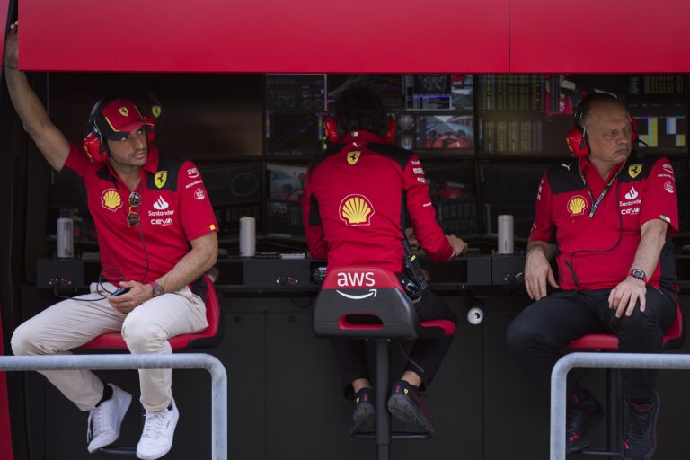 Carlos Sainz, Laurent Mekies, Frédéric Vasseur, Ferrari