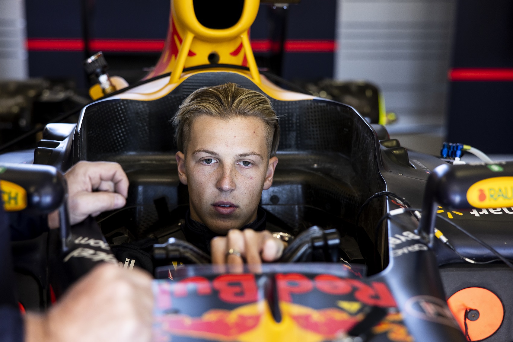 Lawson hoppon maradt, majd később gondolkodik el a Red Bull döntésén