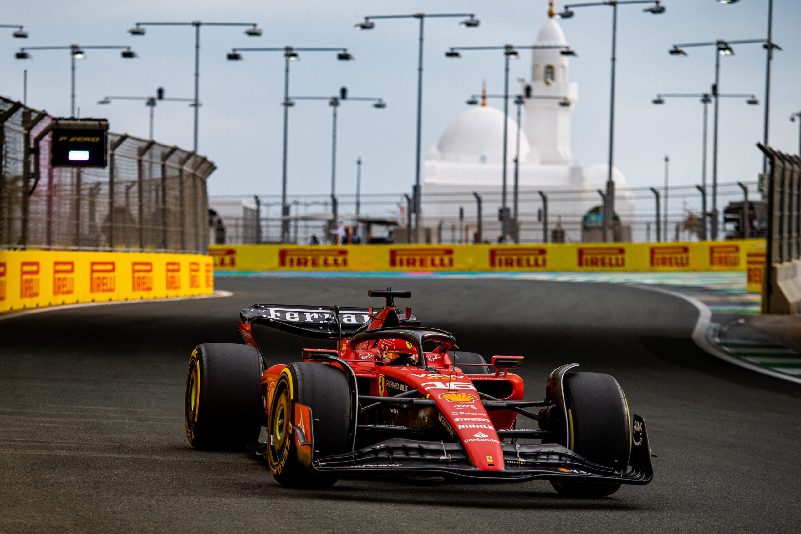 Leclerc arra számít, hogy a Ferrari flörtölni fog a legjobb pozíciókkal