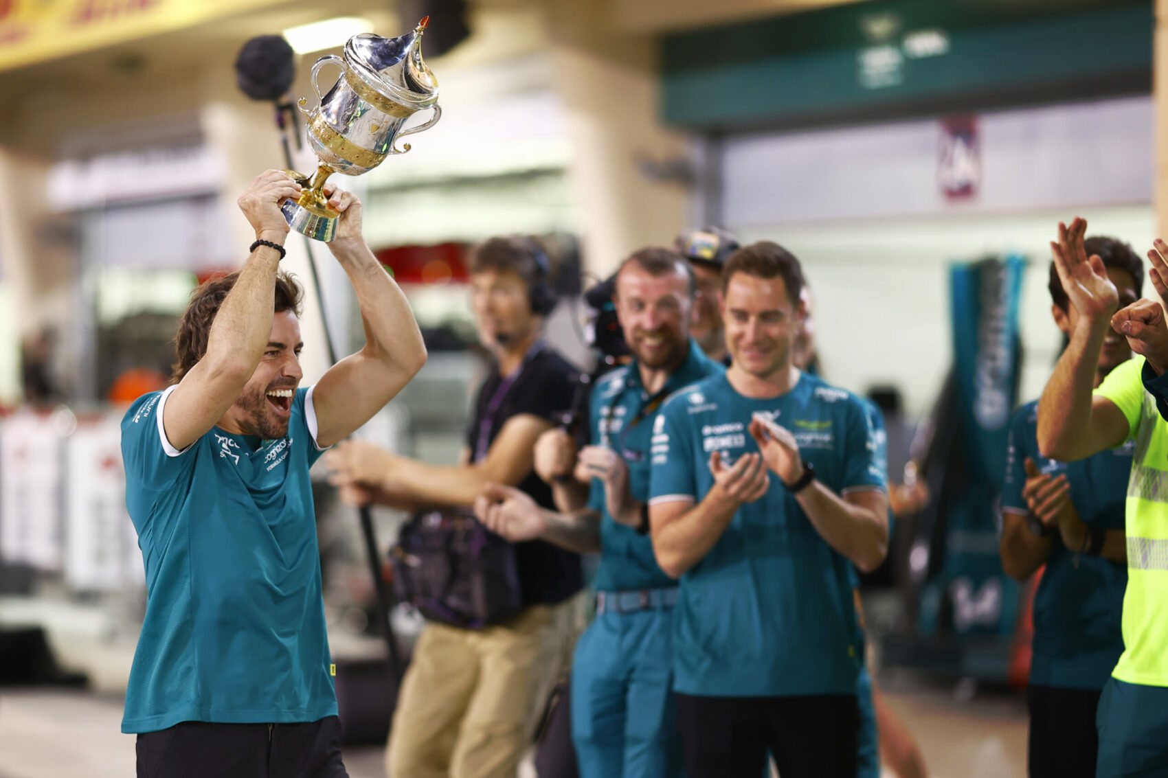 Forma-1, Fernando Alonso, Aston Martin, Bahreini Nagydíj 2023, futam, ünneplés