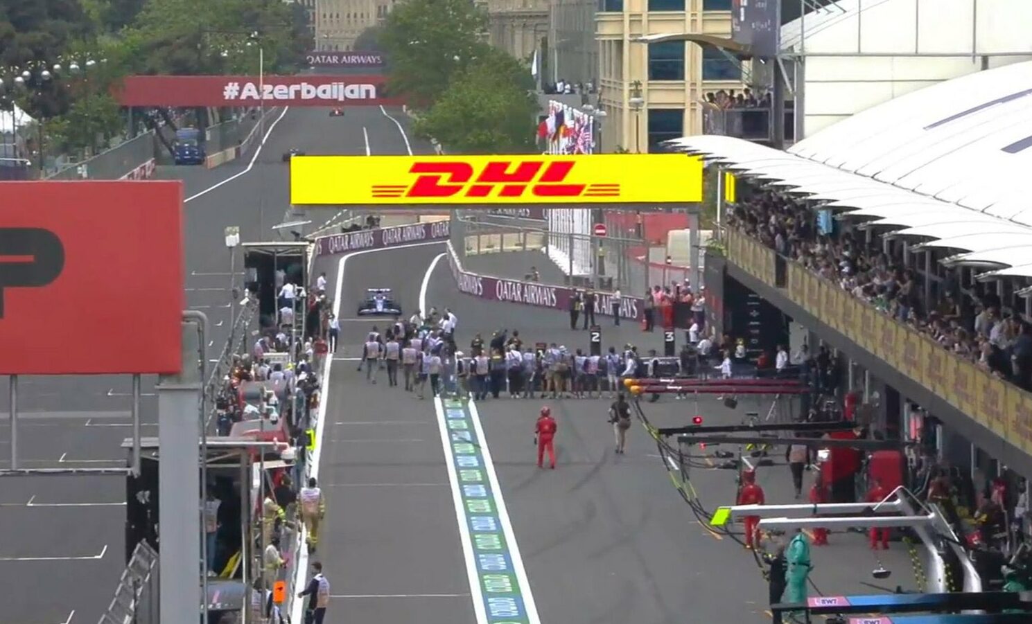 Életveszély a bokszutcában, Ocon majdnem fotósokat gázolt