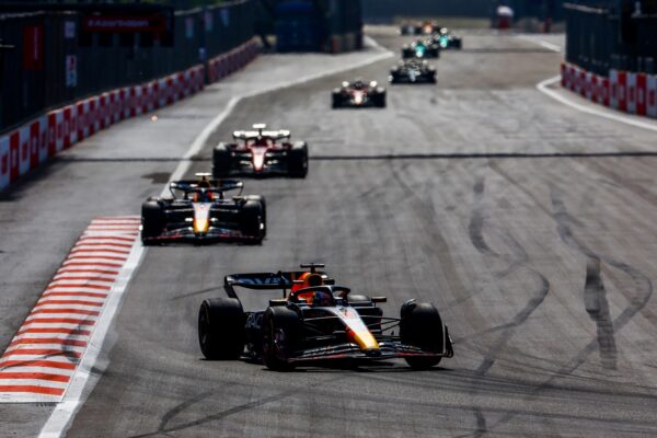 Sergio Pérez, Max Verstappen, Charles Leclerc, Red Bull, Ferrari, versenyzők