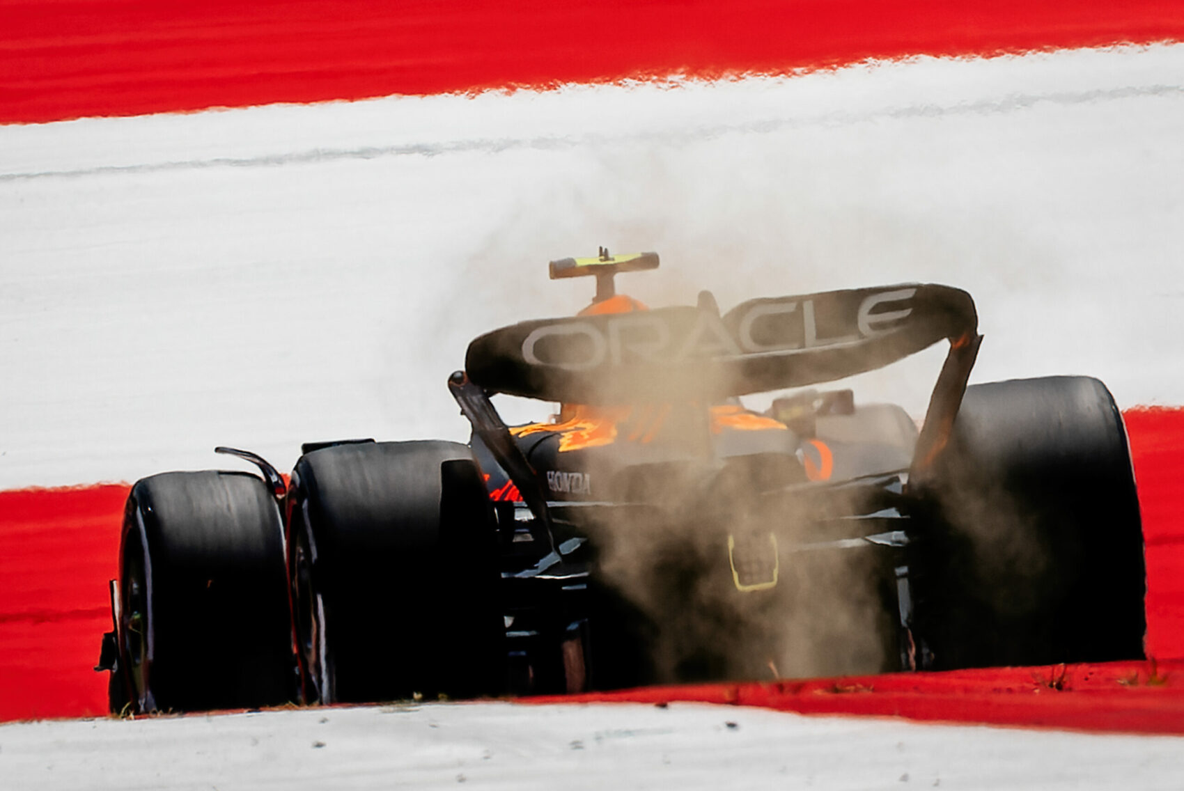 A fehér vonalak bűvöletében – a legjobb képek az Osztrák Nagydíj pénteki napjáról