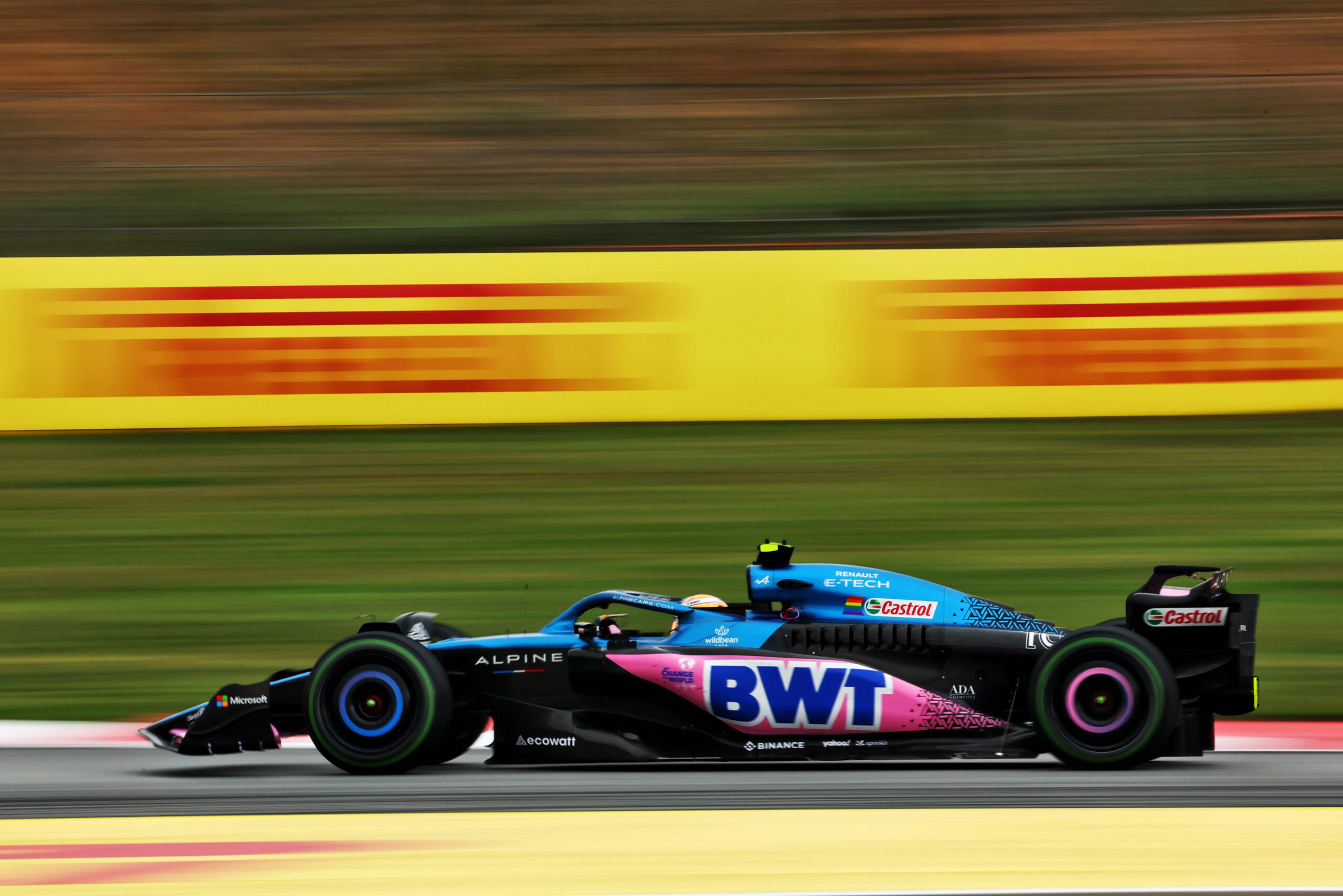 Csalással vádolják az Alpine dollármilliárdokat kaszáló szponzorát