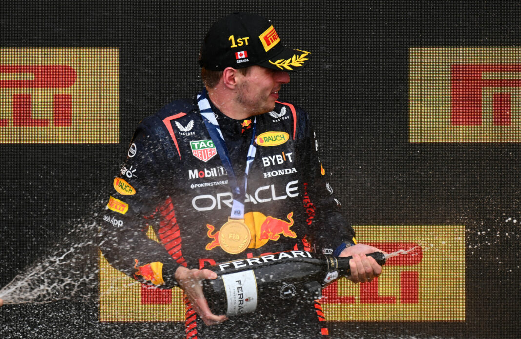 Max Verstappen pezsgő F1